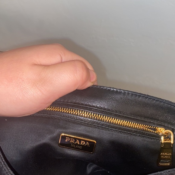 Unique and authentic Prada purse with various ways to wear - Picture 5 of 5